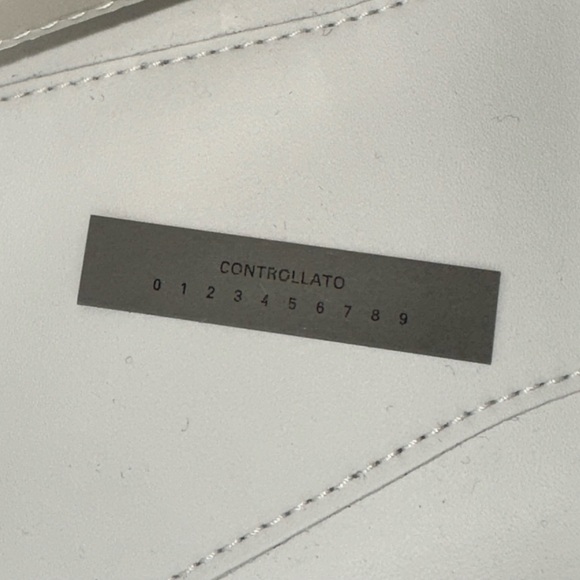 BALENCIAGA
White Croc Super Nano Neo Classic Bag ( brand new ) - Picture 6 of 10